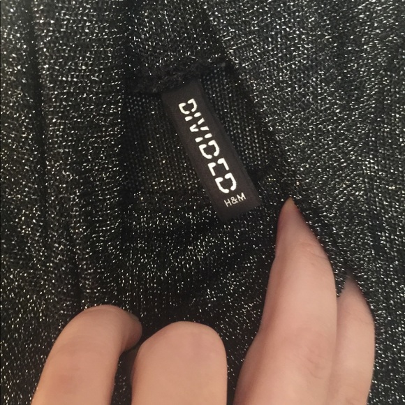 DIVIDED high neck sparkle thread top - Picture 3 of 4